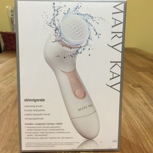 Skinvigorate Cleansing Brush by Mary Kay