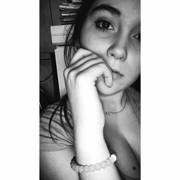 Meet your Posher, Kayla