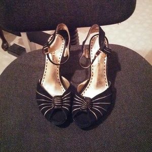Gianni Bini ankle strap heels