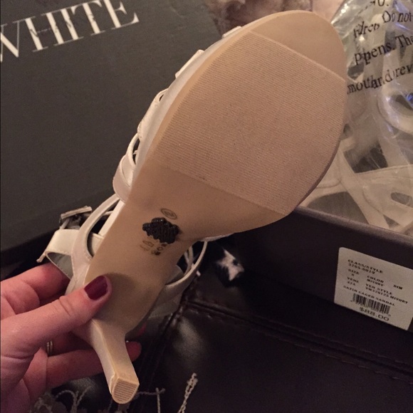 Vera Wang heels brand new size 8 - Picture 2 of 3