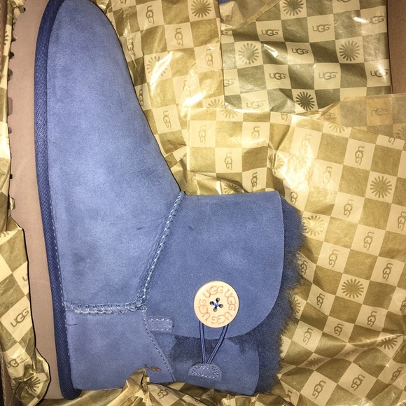 Bailey button short woman's ugg boots. - Picture 2 of 3