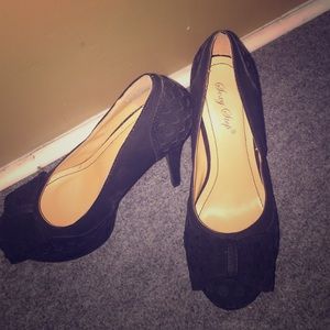 Black bow heels