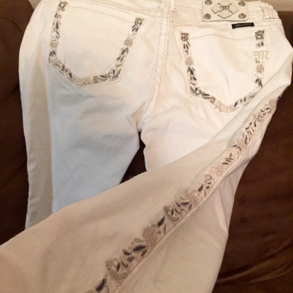 Miss Me Size 31 Capris Embroidered and Rhinestones