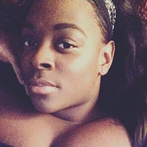 Meet your Posher, Isaacia