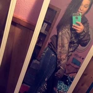 Meet your Posher, Alexis