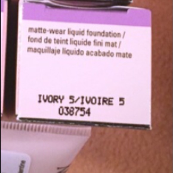 Mary Kay TimeWise foundation color ivory 5. - Picture 1 of 3