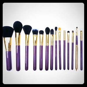 Makeup brushes