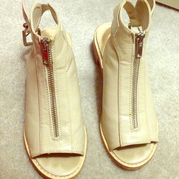 Size:6 taking offers and trades!