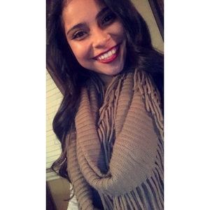 Meet your Posher, Eleni