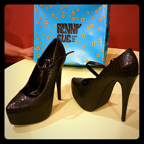 Platform - Picture 1 of 1