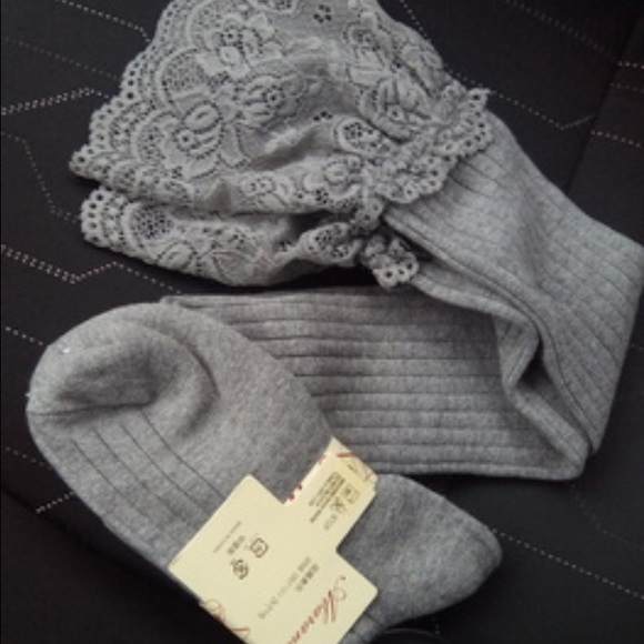 Beautiful pair of thigh high socks - Picture 3 of 4