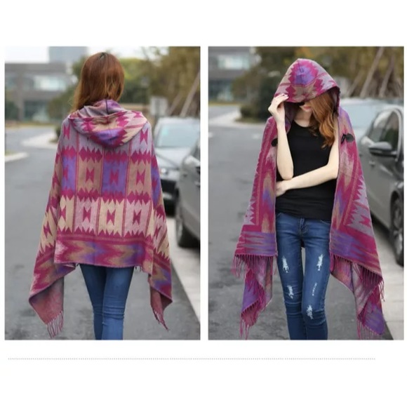 Aztec print Shawl with hoodie - Picture 4 of 4
