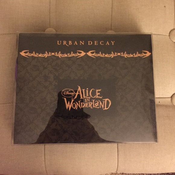 NEW Urban Decay LE Alice in Wonderland Palette