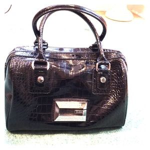 Authentic guess black handbag logo in rhinestones