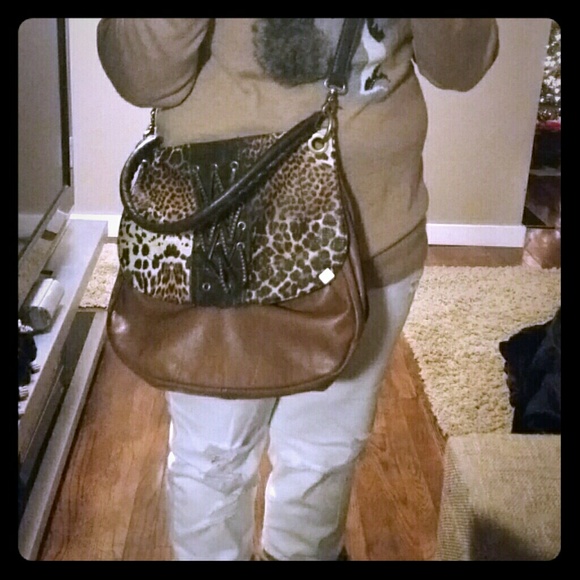 Stunning Jessica Simpson Crossbody - Picture 1 of 4