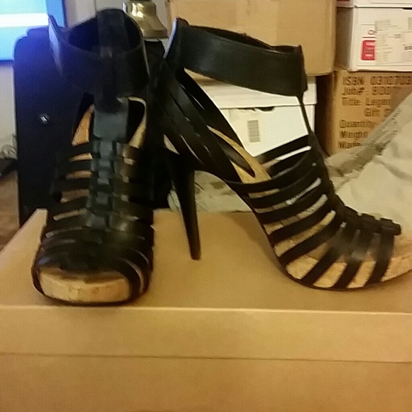 High Heel Sandals - Picture 2 of 4