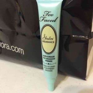 Too faced eye shadow insurance.