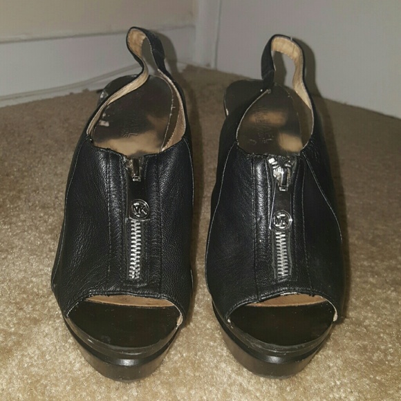 MICHAEL KORS PLATFORM HEELS - Picture 3 of 4