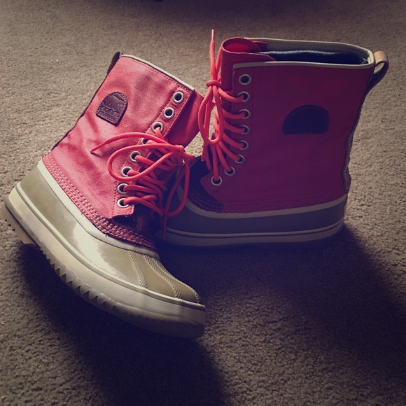 Burnt Orange Sorel Snowboots