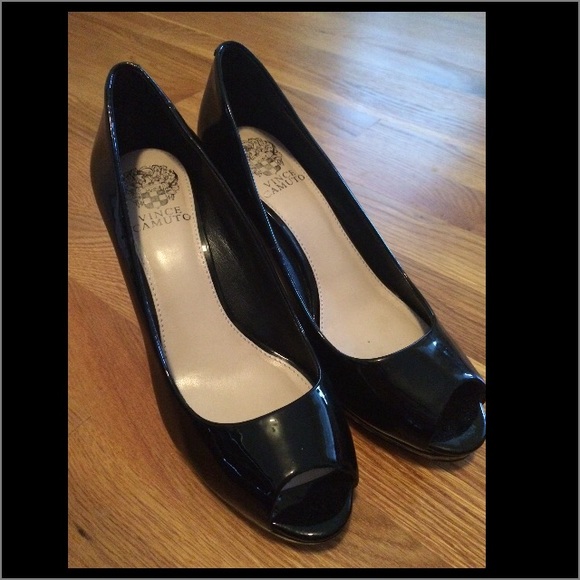 Vince Camuto womens size 8 black heels!