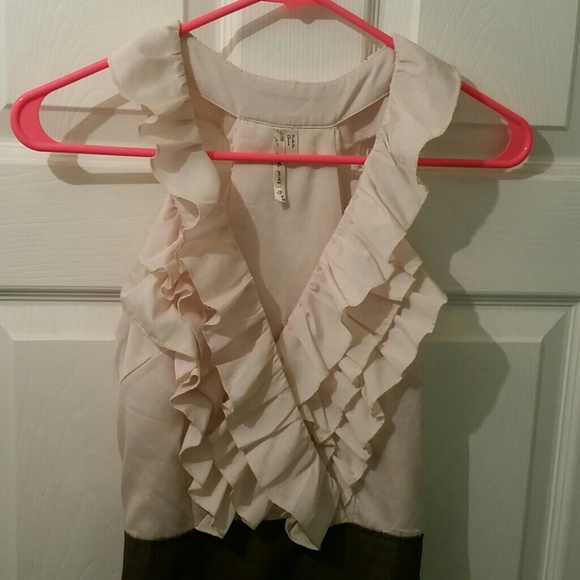 💕💜Beautiful Ruffle Dress💜💕 - Picture 2 of 4