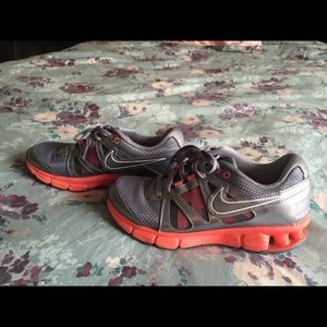 EUC Nike reax size 7