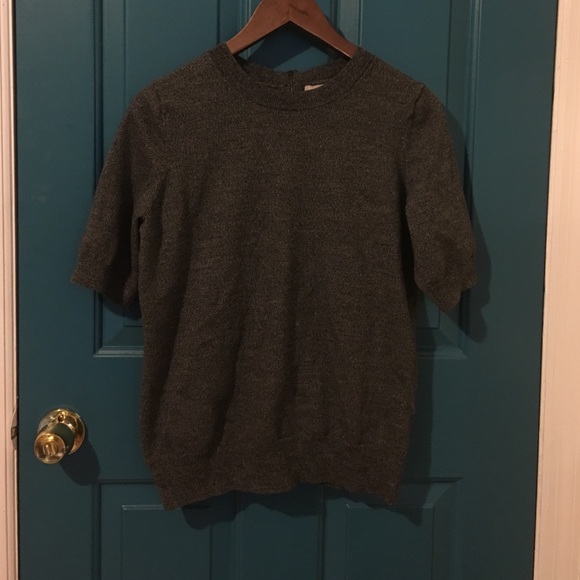 Short sleeve gray sweater with back zipper detail