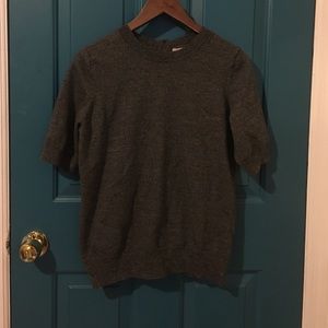 Short sleeve gray sweater with back zipper detail