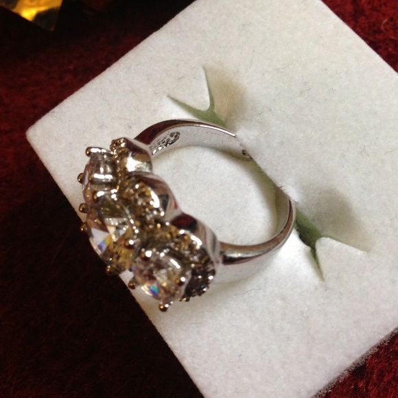 CZ 3 STONE w/ WHITE GOLD TONE RING - Picture 3 of 4