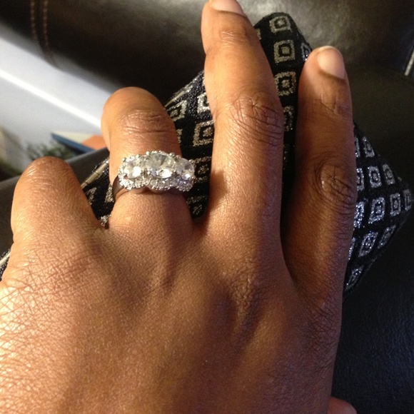 CZ 3 STONE w/ WHITE GOLD TONE RING - Picture 4 of 4