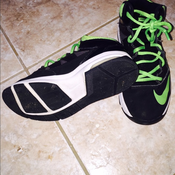 Nike basketball shoes - Picture 3 of 3