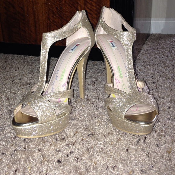 BNIB Olsenboye gold glitter platform heels