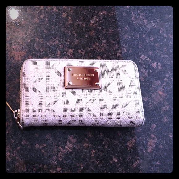 Michael Kors wristlet/wallet white and gold