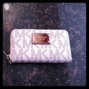 Michael Kors wristlet/wallet white and gold