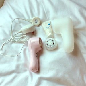 Clarisonic Mia 2 - Used w/ brand new brush head