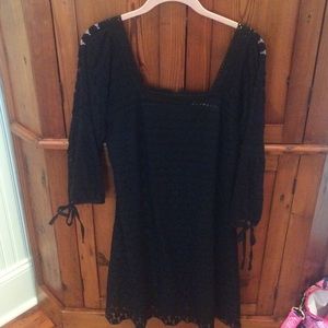 Solitaire black lace dress size M