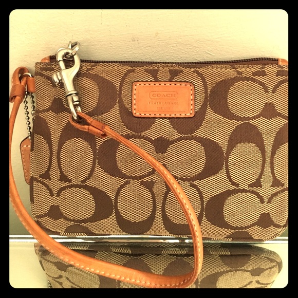 Coach Handbags - EUC 💯AUTHENTIC Coach sig C Wristlet brown/khaki