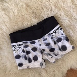 LULULEMON black and white polka dot shorts