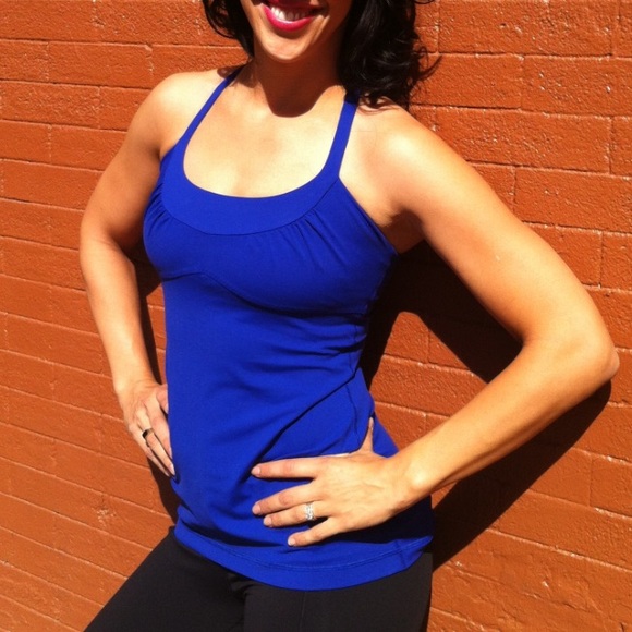 LULULEMON scoop me up top in cobalt blue