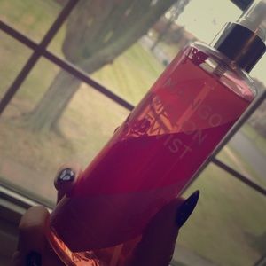 Bath and Body mango melon twist 8oz spray!