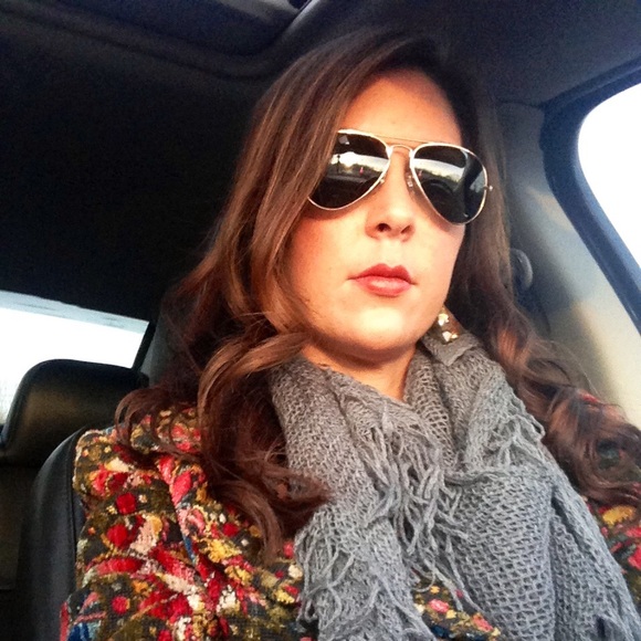 Meet your Posher, Amanda - Picture 2 of 3