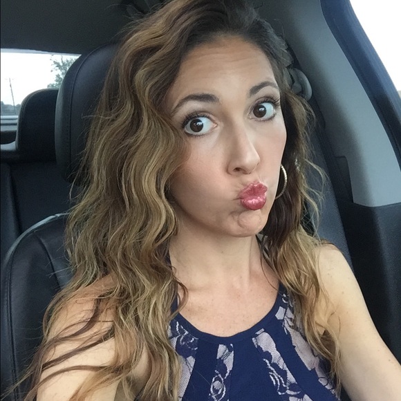 Meet your Posher, Amanda - Picture 3 of 3