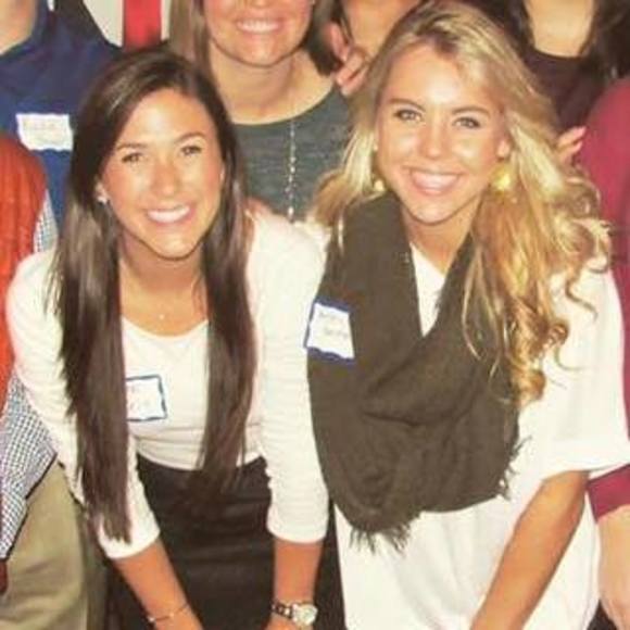 Meet your Posher, Lauren - Picture 1 of 1