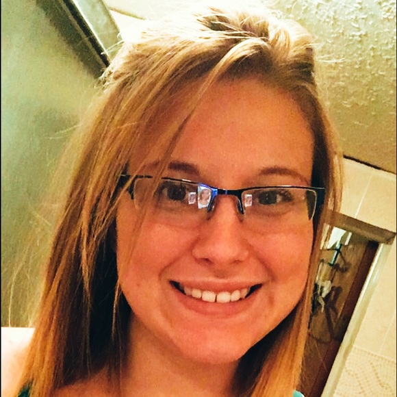 Meet your Posher, Abigael