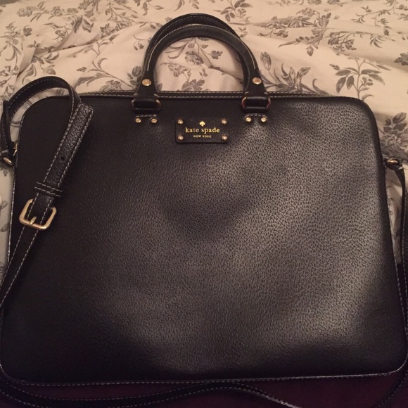 Beautiful Kate Spade laptop bag. Love it!