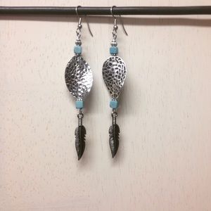 ✅🌹Swirl dangle turqoise bead earrings
