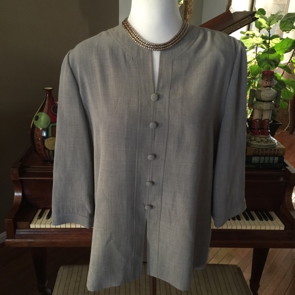 Henry Lee Tops - Henry Lee design classic gray top...size 14