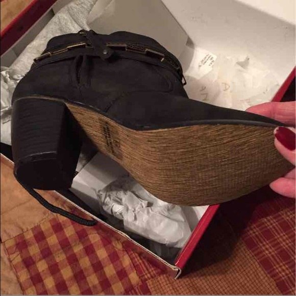 Black booty boots..NWOT - Picture 2 of 3