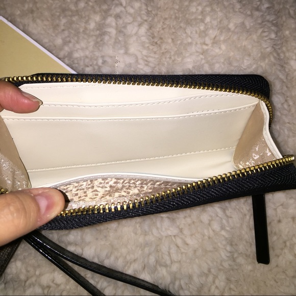 Kate Spade Wristlet - Picture 3 of 4