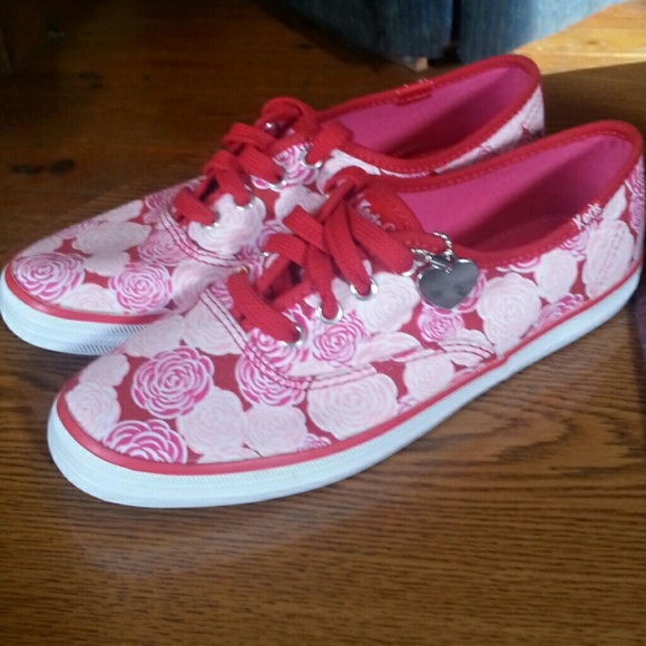 NWOT KEDS BY TAYLOR SWIFT (RED/WHITE ROSES).